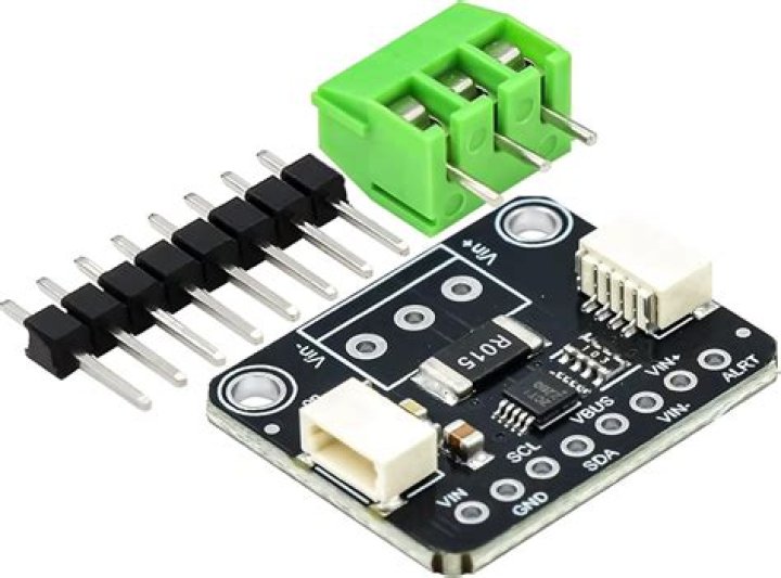 	“Kim Kardashian poses in a tacky bikini, ugly lipstick” links	