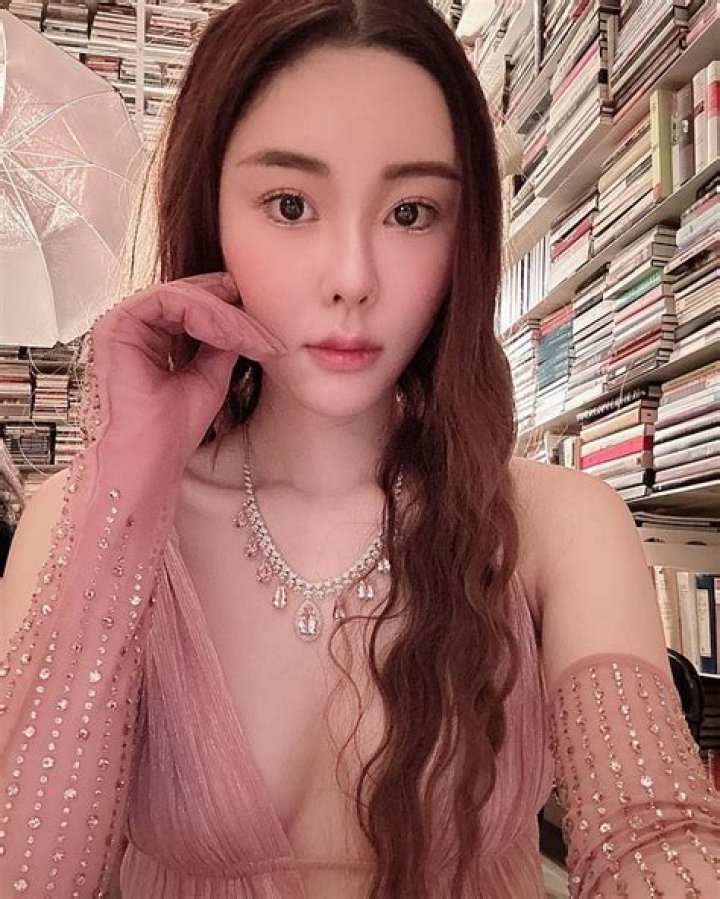 Abbey Choi - Age, Family, Bio