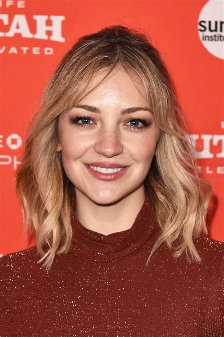 Abby Elliott Net Worth - Wiki, Age, Weight and Height, Relationships, Family, and More