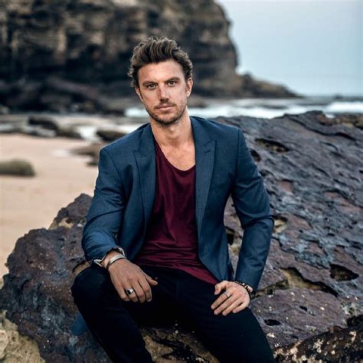 Adam Demos Height - CelebsHeight.org