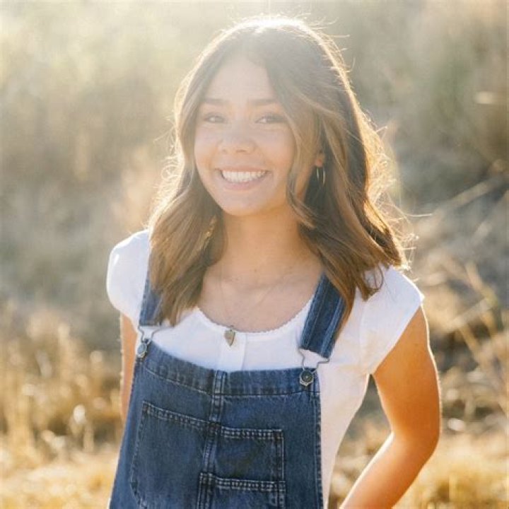 Addison Morgan - Trivia, Family, Bio