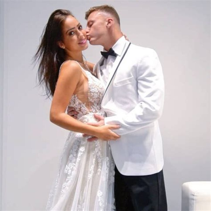 Affaf Buslach - Age, Family, Bio