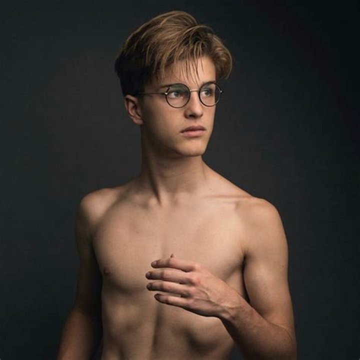 Alex Lange (TV Actor) - Age, Family, Bio