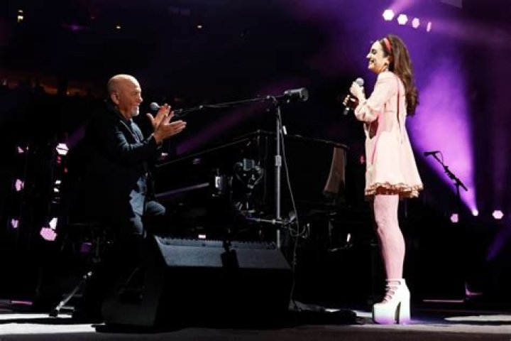 Alexa Ray Joel Faints on Stage