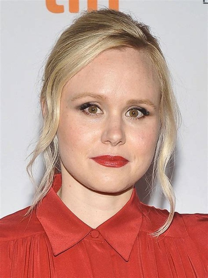 Alison Pill Net Worth - Wiki, Age, Weight and Height, Relationships, Family, and More