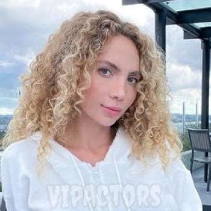 
Alona Love Height, Weight, Net Worth, Age, Birthday, Wikipedia, Who, Instagram, Biography 