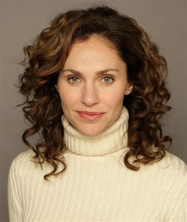 Who Is Amy Brenneman Husband? Know Her Net Worth, Eye & Bio