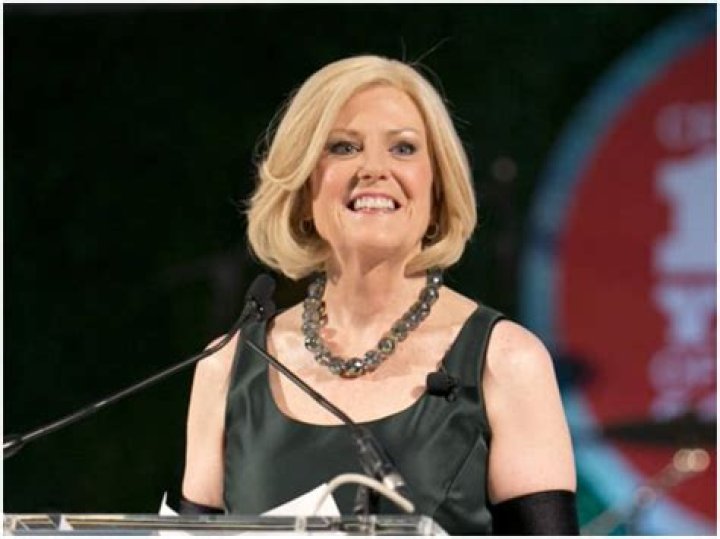 American journalist, Anne Thompson is living a single life and seems happy on it.