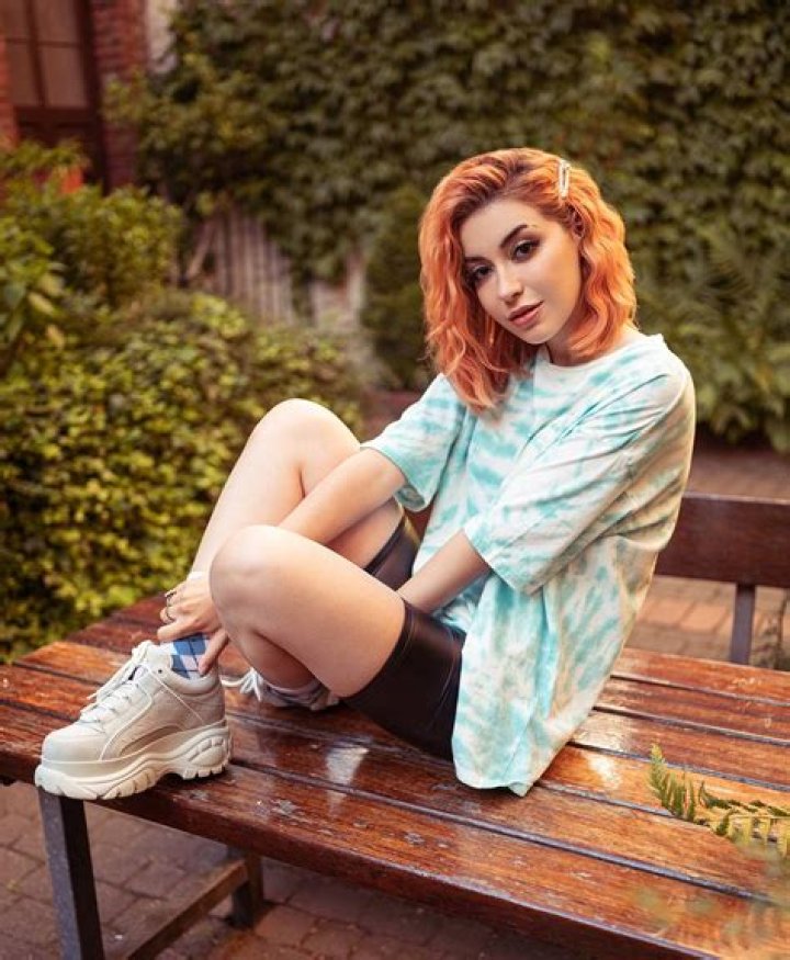 Anni The Duck - Age, Family, Bio