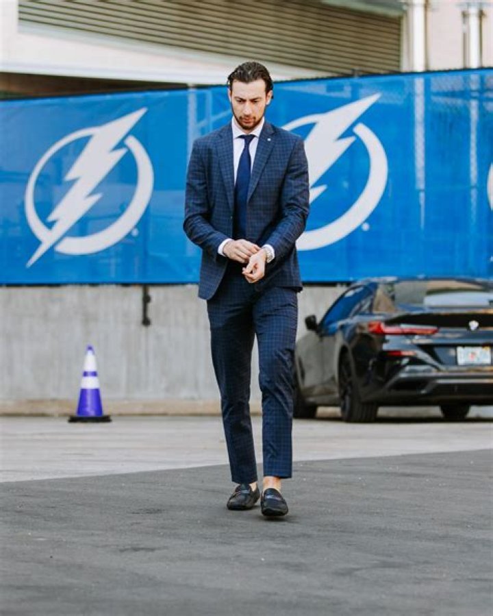 Anthony Cirelli Wife: Is Tampa Bay Center Married?