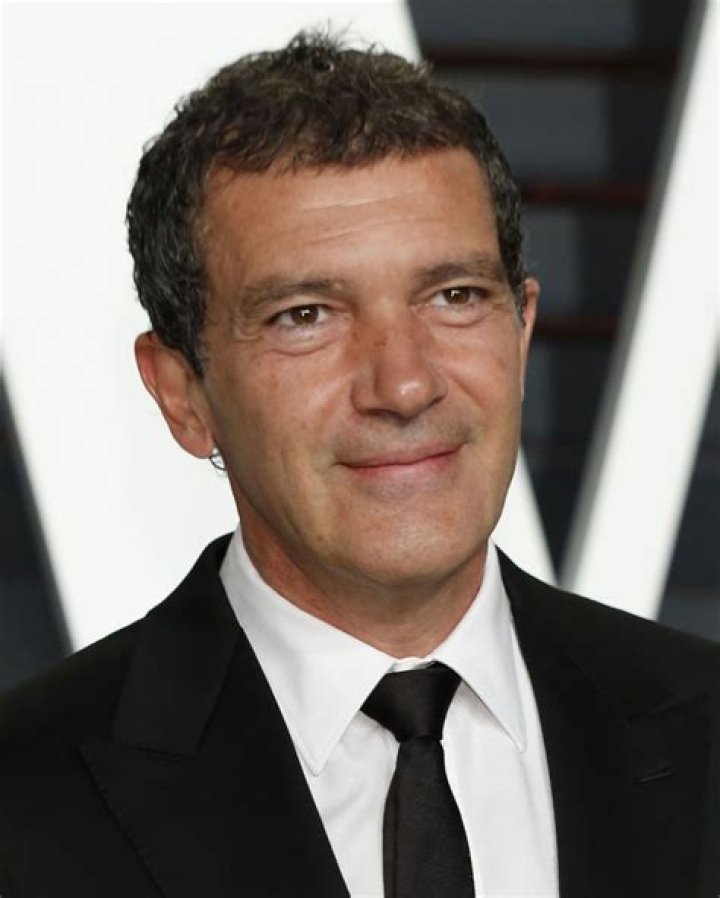 Spanish Actor Antonio Banderas, former husband of Melanie Griffith is Dating a Hot Girl