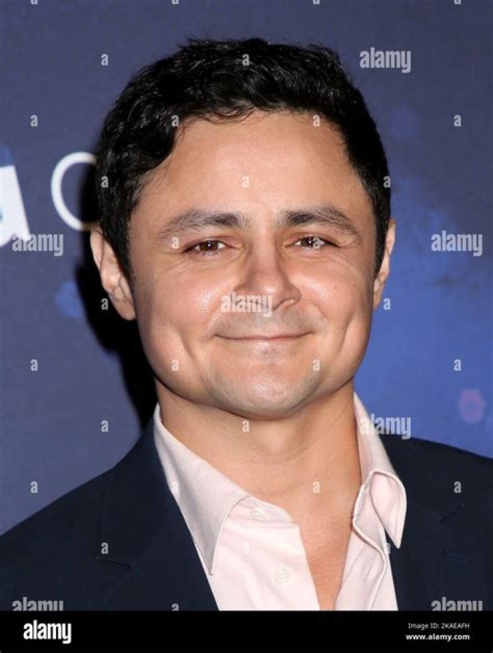 Arturo Castro (TV Actor) - Age, Family, Bio