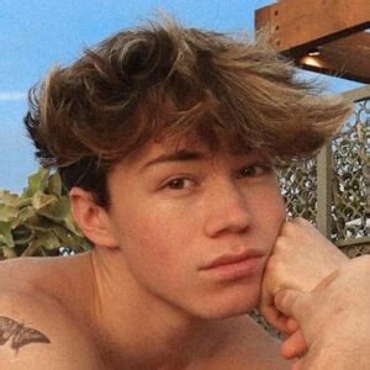 Ashton Hero - Trivia, Family, Bio