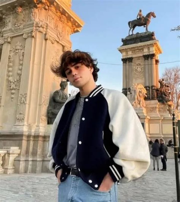 Is He Dating a Boyfriend or Girlfriend?