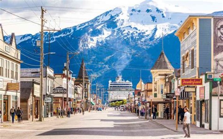 13 Best Towns to Visit in Alaska