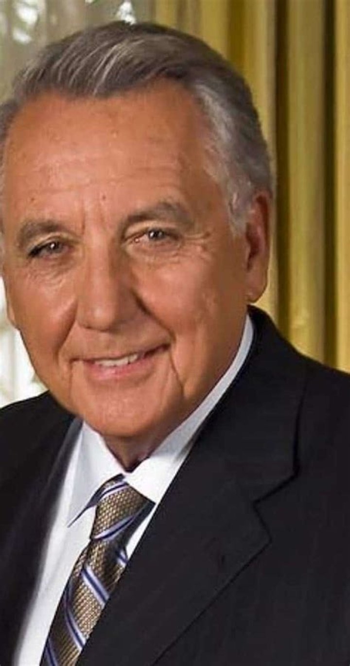 Bob Gunton Bio (Wiki) 