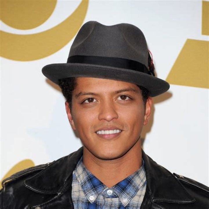 Bruno Mars - Age, Family, Bio