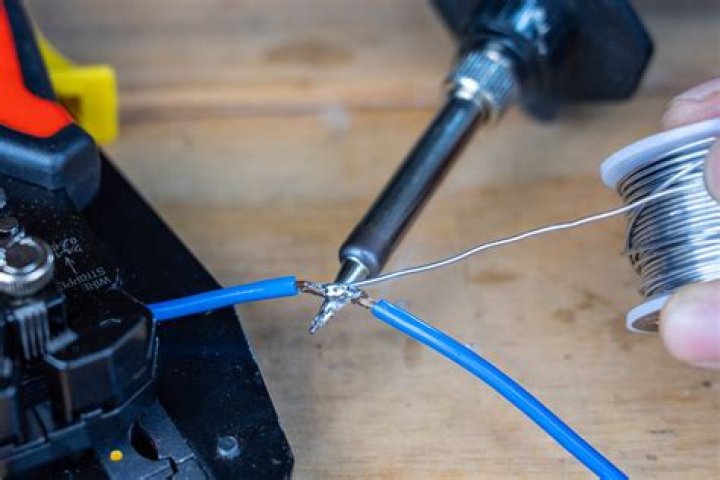 Can you connect wires with hot glue?