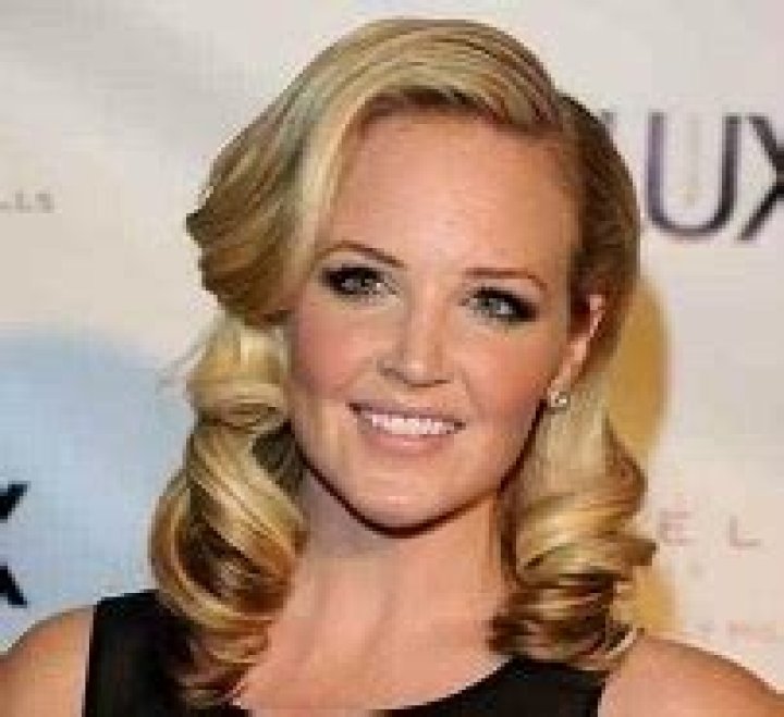 Carolyn Manno Wiki, Bio, Age, Married, Husband, Boyfriend, Dating