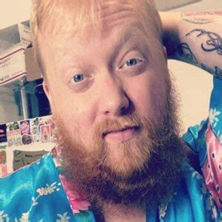 Casey Hamilton - Age, Family, Bio