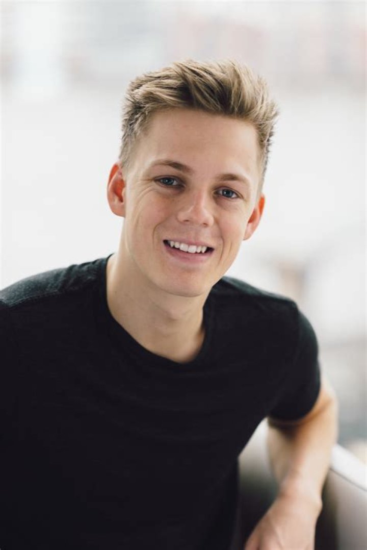 Caspar Lee - Age, Family, Bio