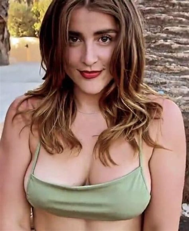 Cassandra Sanchez Navarro - Age, Family, Bio