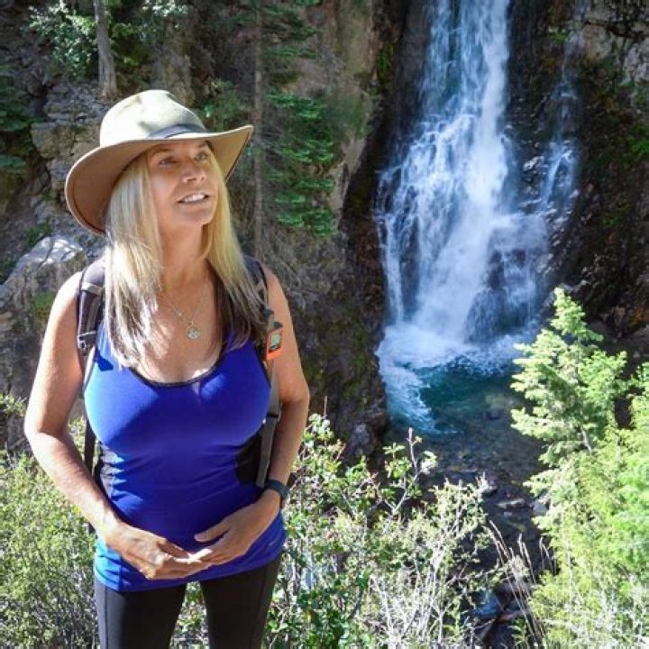 Traveler, YouTube personality, Catherine Gregory is dating her boyfriend, Andrew Coconato