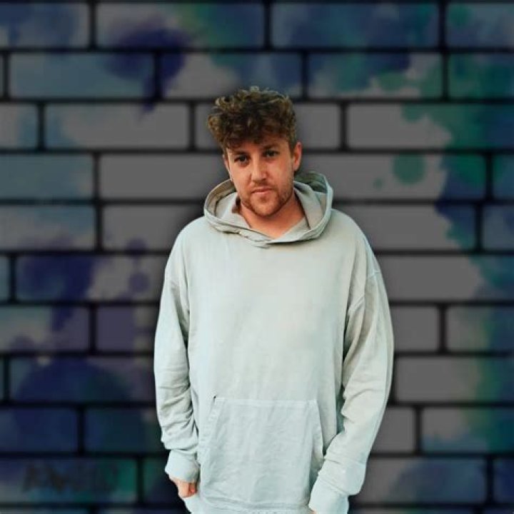 Corey La Barrie - Trivia, Family, Bio