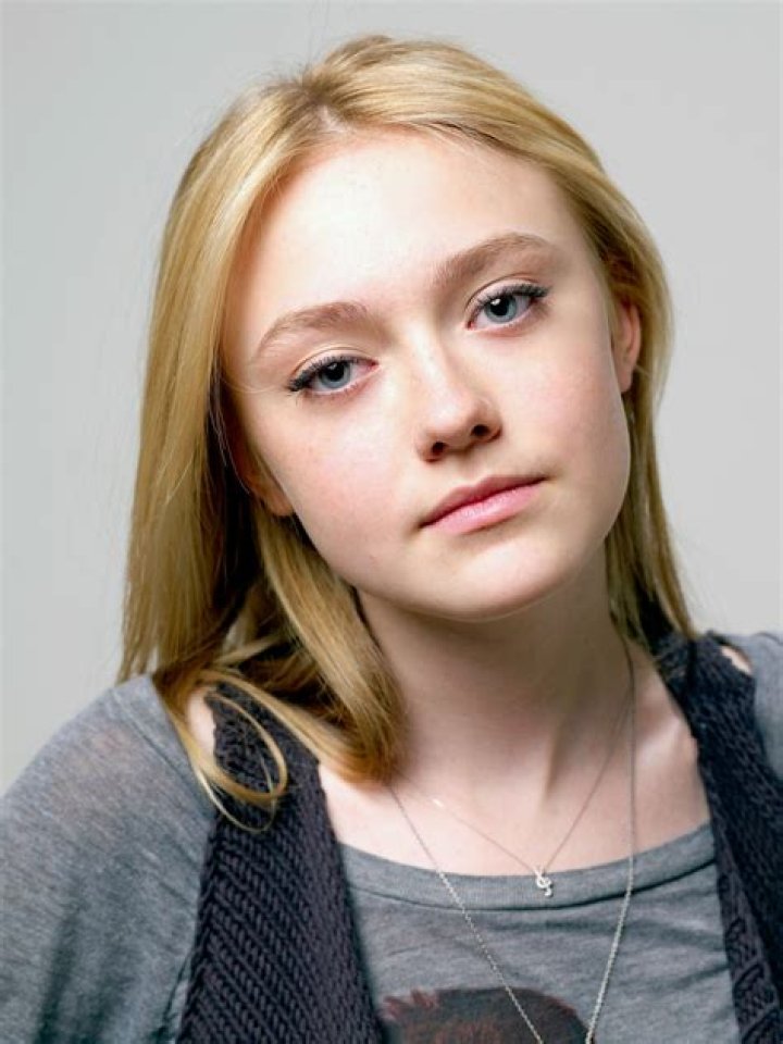 Dakota Fanning Bio (Wiki) 