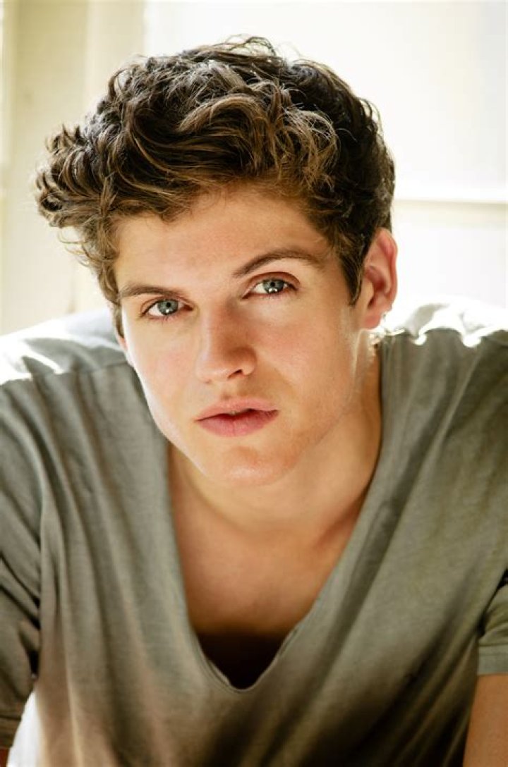 Daniel Sharman - Age, Family, Bio