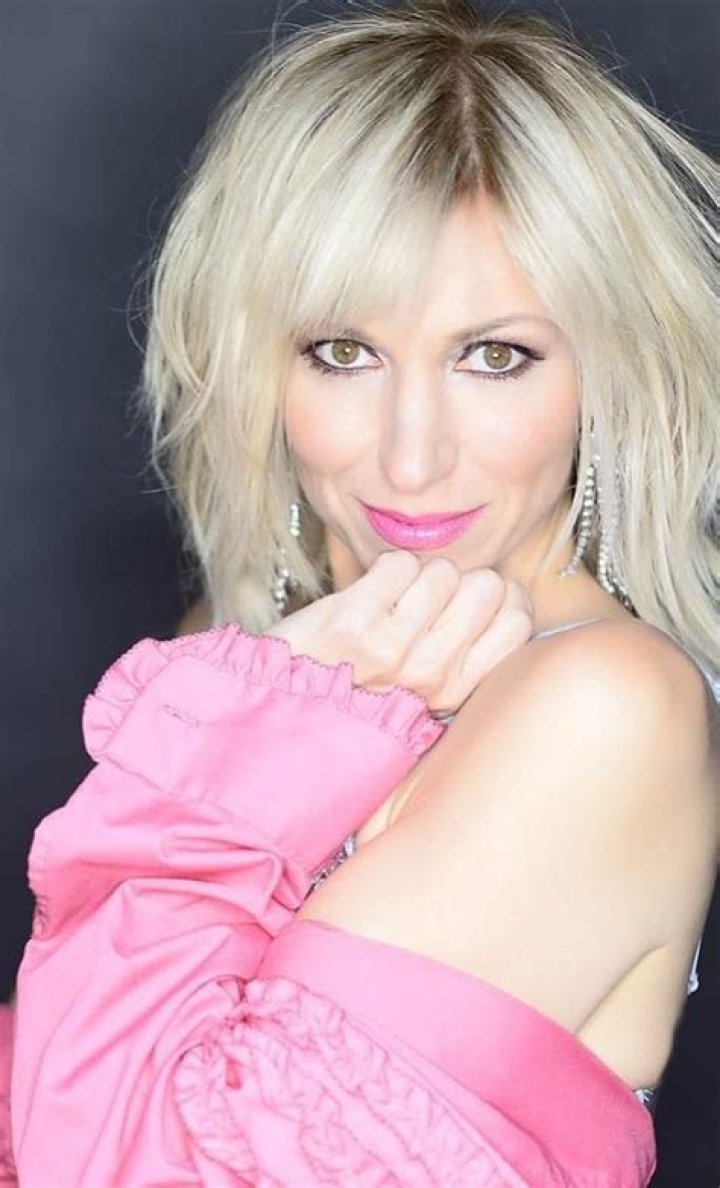 Deborah Gibson Bio (Wiki) 