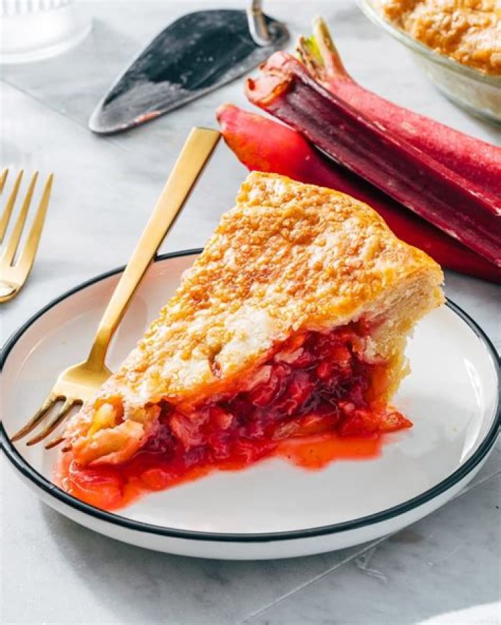 Do you need to refrigerate strawberry rhubarb pie?