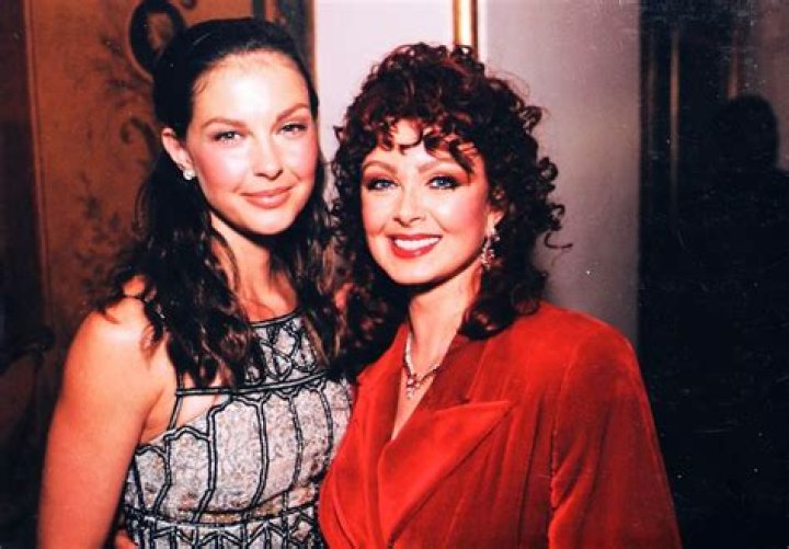 Does Ashley Judd and Wynonna Judd have the same father?