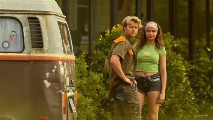 Does JJ die in Outer Banks season 2?