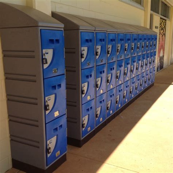 Does Snowbird have lockers?