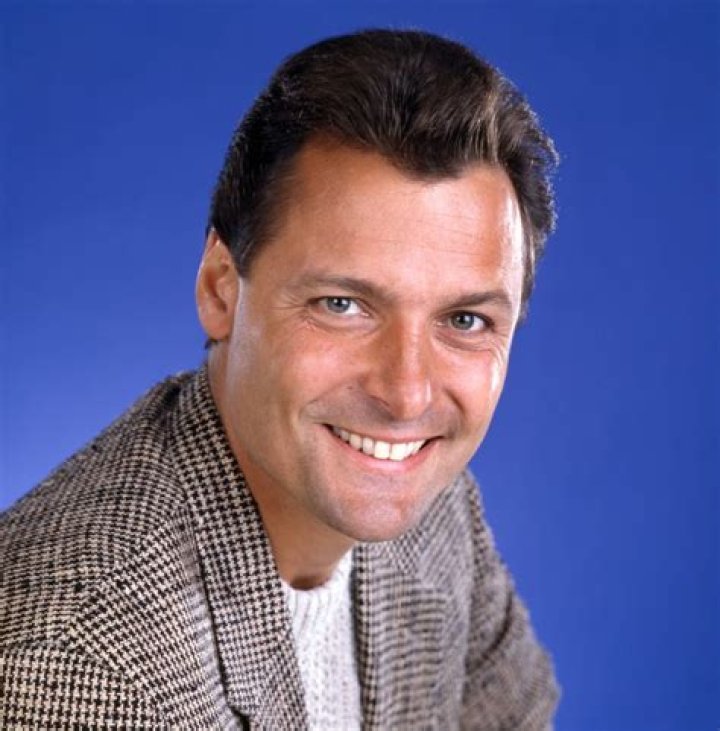 Douglas Barr Net Worth - Wiki, Age, Weight and Height, Relationships, Family, and More