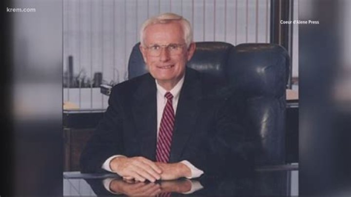 Duane Hagadone Net Worth - Wiki, Age, Weight and Height, Relationships, Family, and More