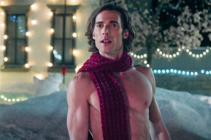 Canadian Actor, Dustin Milligan Shares A Healthy Love Bond With Amanda Crew; They Are Engaged.