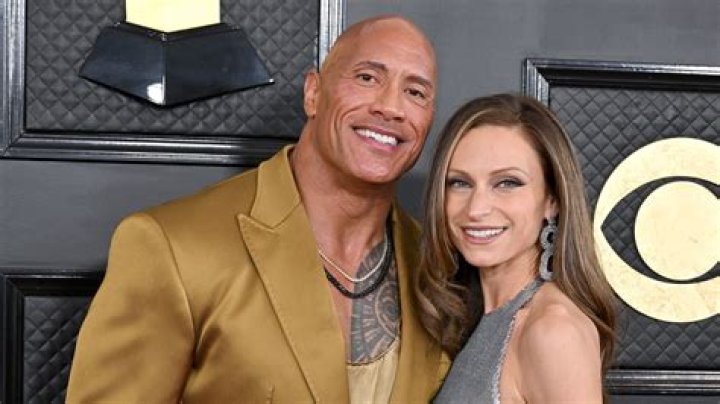 Dwayne Johnson pause his career to console his wife Lauren Hashian, You will not miss to read their amazing relationship