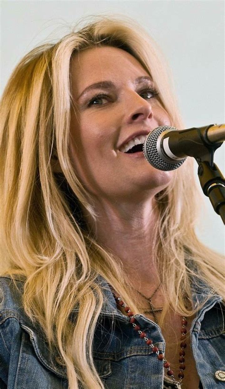 Elizabeth Cook Net Worth - Wiki, Age, Weight and Height, Relationships, Family, and More