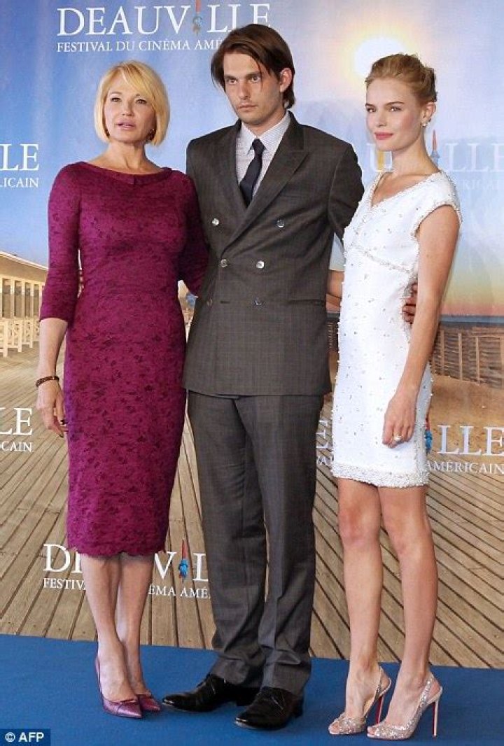 Ellen Barkin, age 57, shacks up with her 26-year-old boyfriend