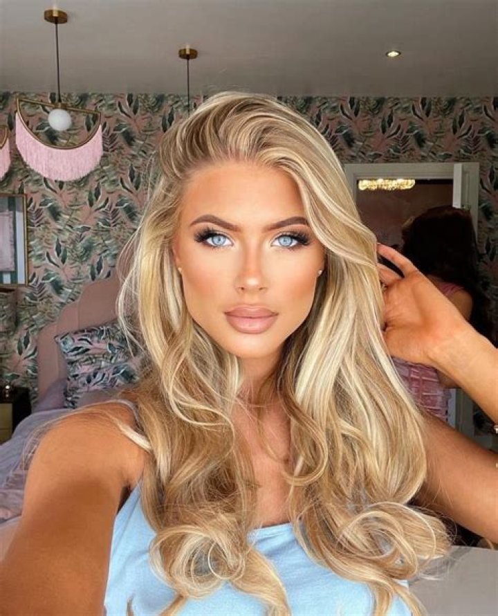 Ellie Brown - Age, Family, Bio