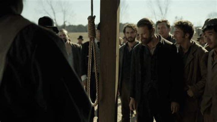 Promising Young Woman's director, Emerald Fennell is an actress who worked on Killing Eve and The crown! Know about her baby as well.