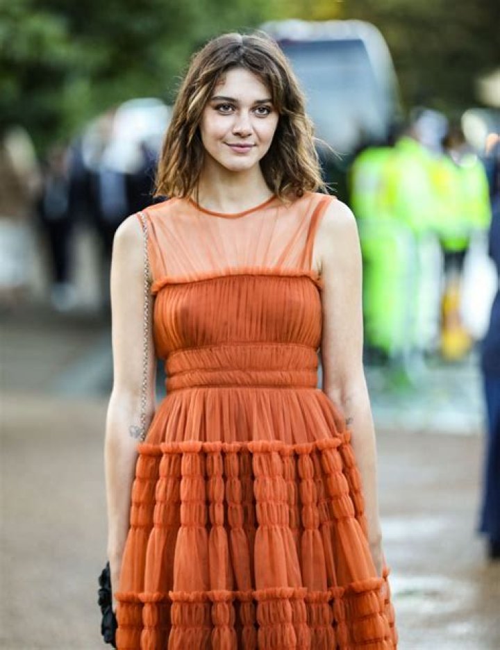 Renfri from The Witcher, Emma Appleton might be Dating a Guy! Who is her Boyfriend? Know her Personal life