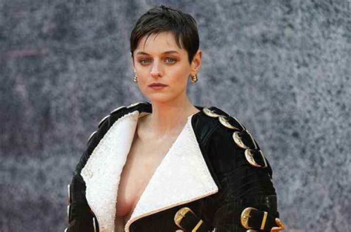 Emma Corrin - Age, Family, Bio