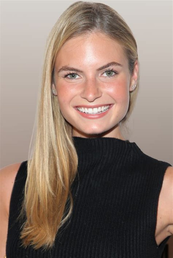 Emma Ostilly Bio (Wiki) 