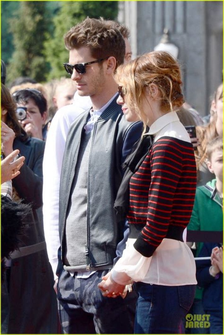 Emma Stone and Andrew Garfield Get Cozy at Disneyland France