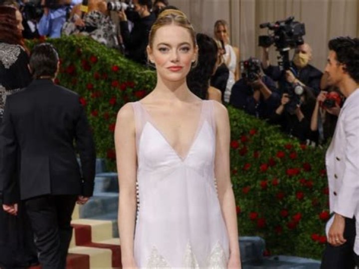 Emma Stone in white at the Hollywood Film Awards: corpsey & rough?