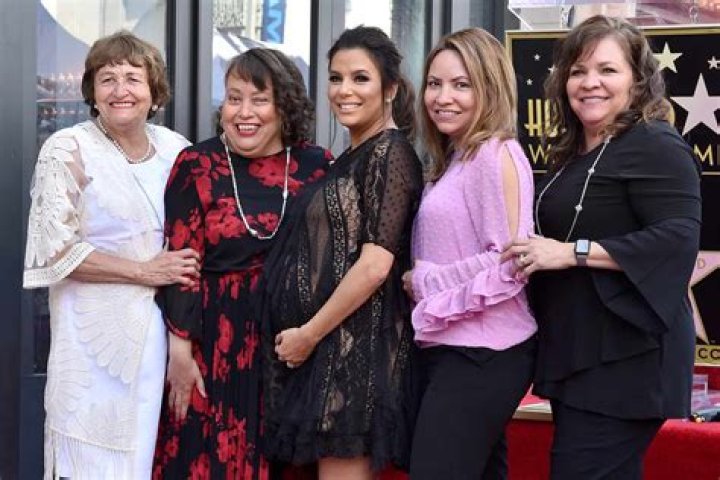 Eva Longoria and her ex, Eduardo Cruz, made out full-on at a restaurant: gross?