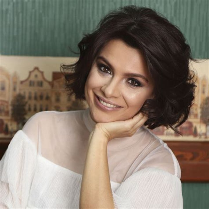 Feride Cetin - Age, Family, Bio